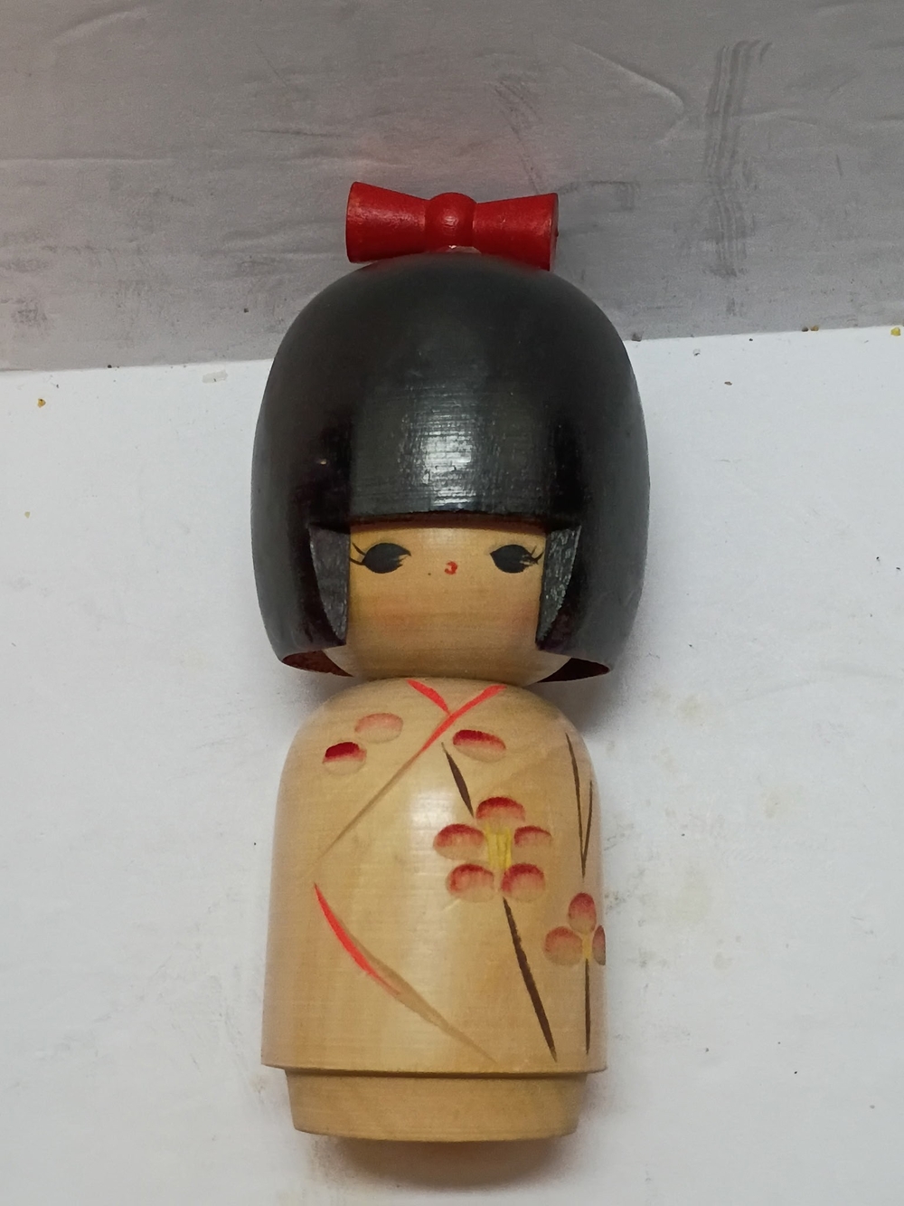 Japanese Sosaku Wooden Kokeshi Doll Floral Kimono W/Red Bow Unsigned 5" Tall
